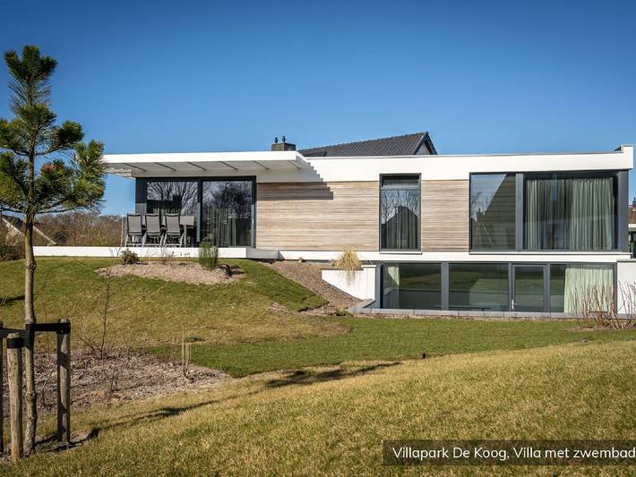 Villa voor 6 personen, with Terras and Tuin as well as Zwembad and Sauna op Texel