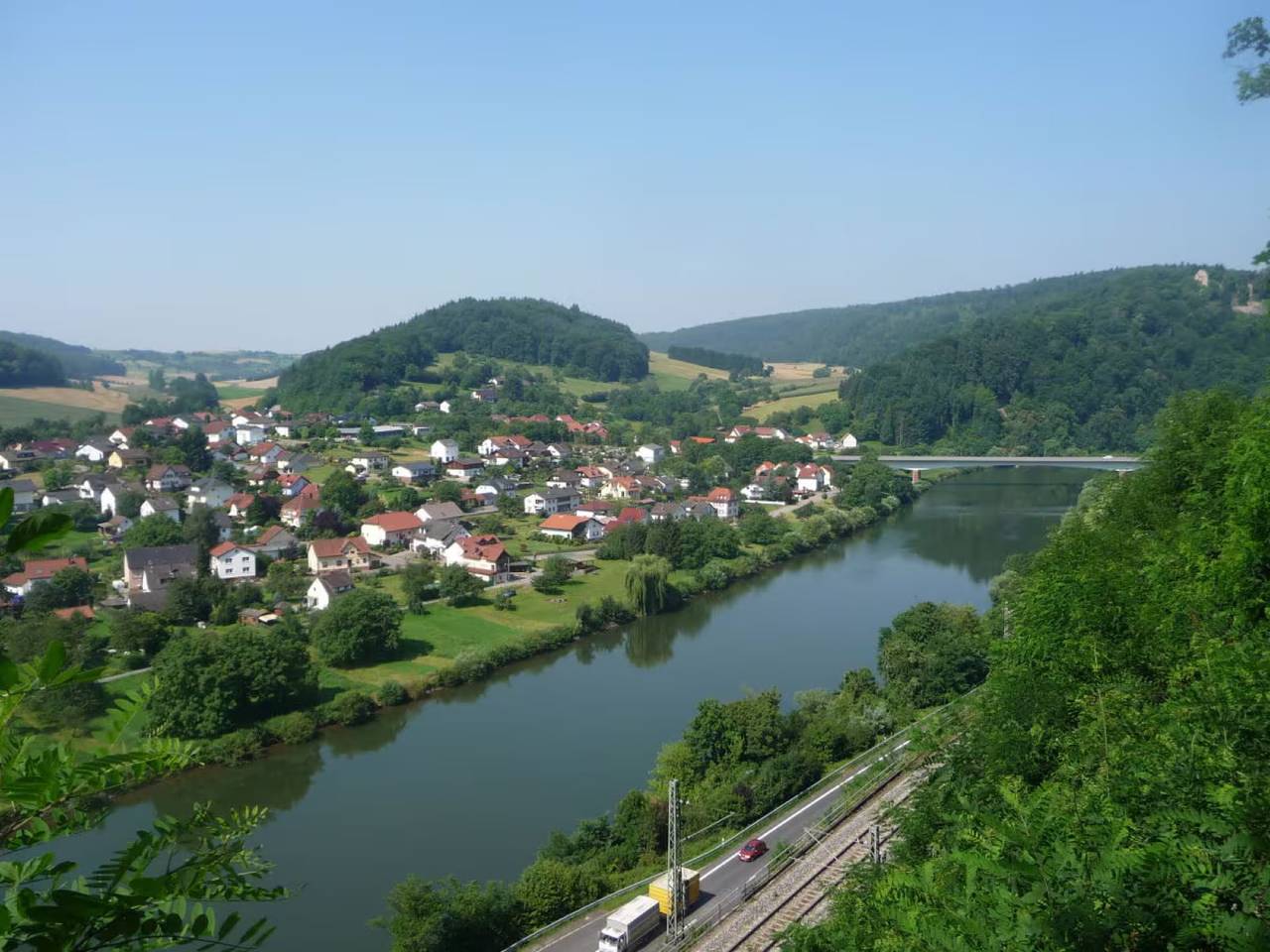 Entire apartment, Apartment 'Gästehaus Marlies - Wohnung C' with Private Terrace and Shared Garden in Neunkirchen (Baden), Neckar-Odenwald-Region