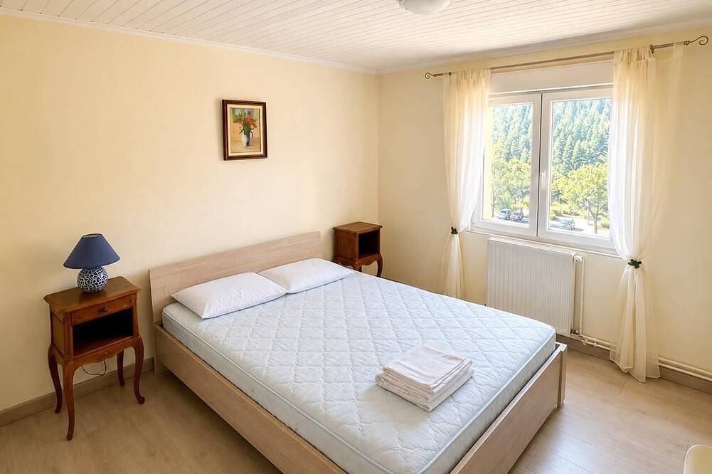 Appartement entier, Logement entier avec jardin clos près du lac d’issarlès in Saint-Cirgues-en-Montagne, Parc naturel régional des Monts d'Ardèche