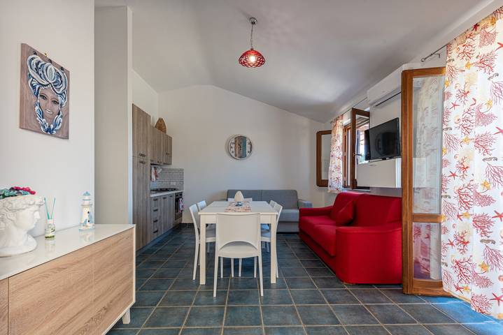 Apartamento entero, Apartamento "Barrio Blanco" con piscina compartida y terraza privada in Spiaggia di Campofelice di Roccella (Campofelice di Roccella), Campofelice di Roccella