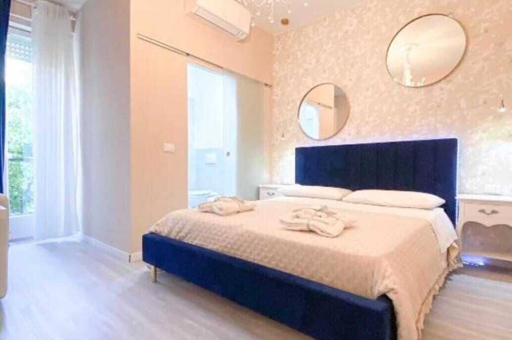 Entire apartment, Spacious Apartment in the Historic Center in Trento, Fleimstaler Alpen