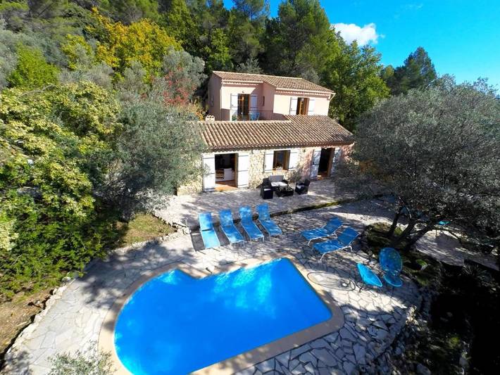 Location de vacances pour 4 personnes, avec jardin ainsi que piscine et vue à Callas - 2