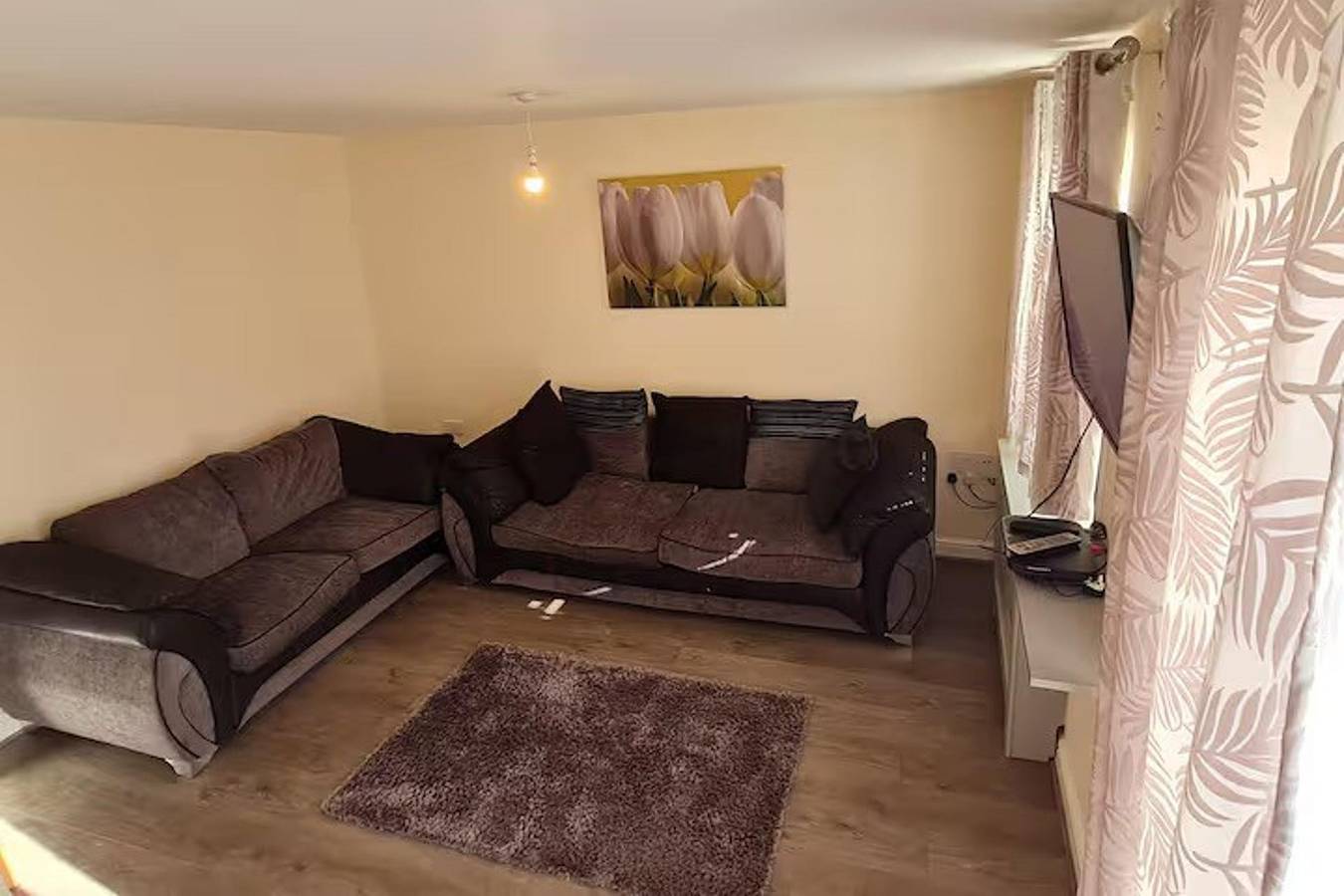 Spacious 3-Bed House - Sleeps 8, Garden & Parking in Peterborough