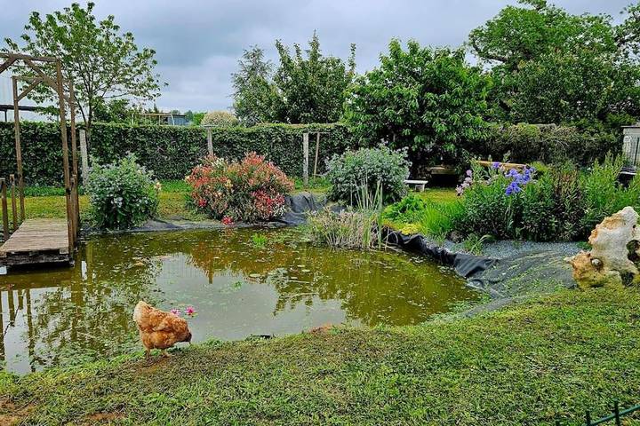 Cottage pour 4 personnes, avec jacuzzi ainsi que jardin et piscine à Saint-Romain-de-Benet