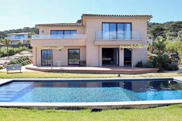 Location de vacances pour 10 personnes dans Pointe Des Chevaliers Hyeres