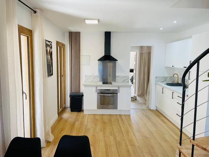 Gîte pour 9 personnes, avec terrasse et vue à Les Mées - 4
