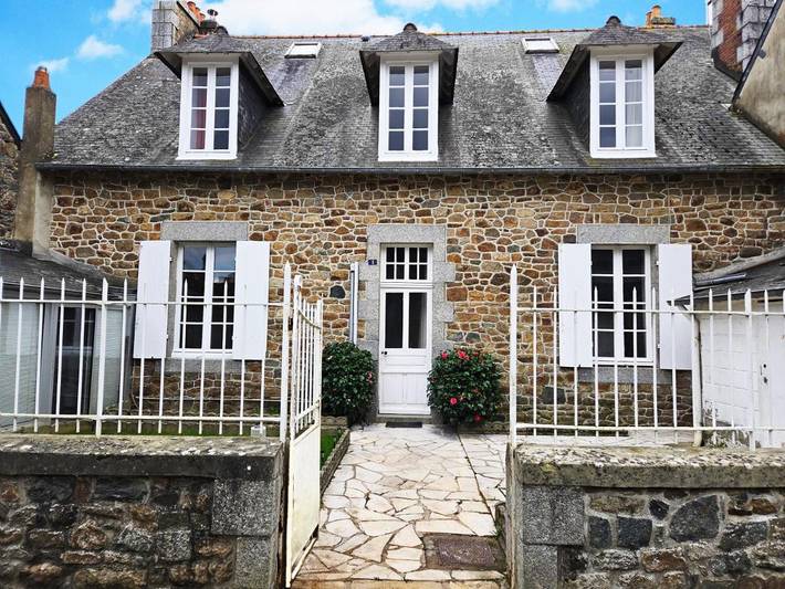 Location de vacances pour 10 personnes, avec jardin à Châtelaudren