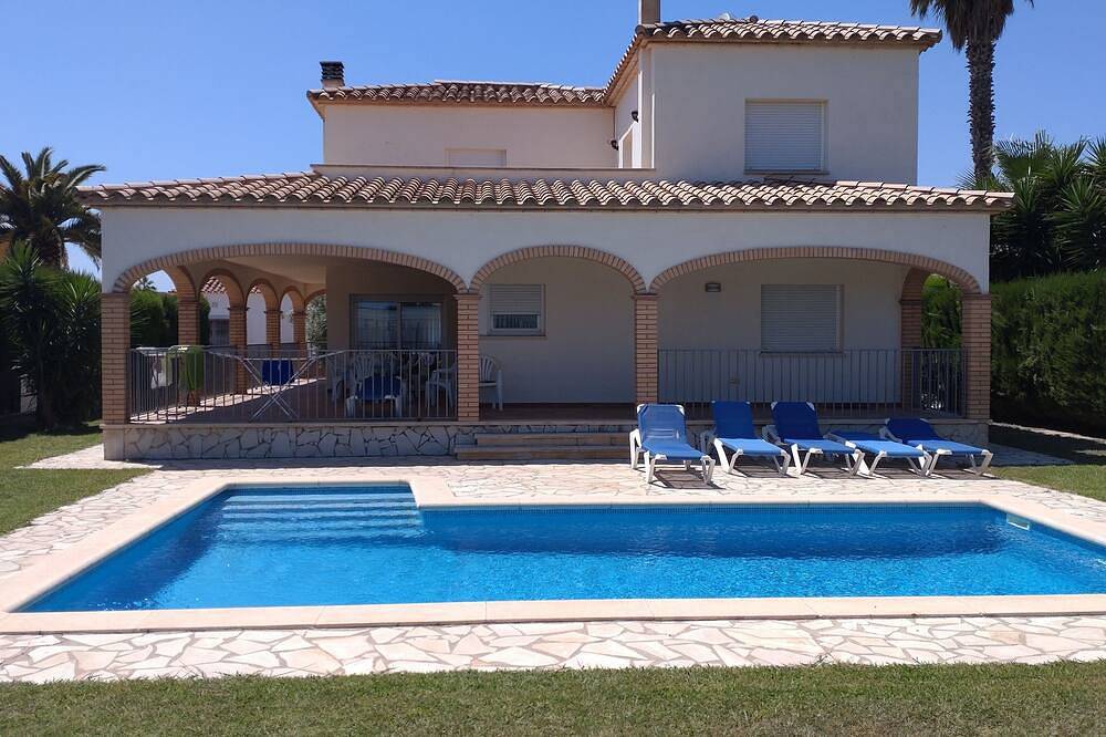 Maison De Vacances pour 7 Personnes dans Sant Pere Pescador, Costa Brava