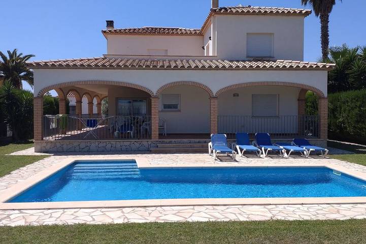 Vakantiehuis voor 7 personen, met balkon en tuin in Sant Pere Pescador