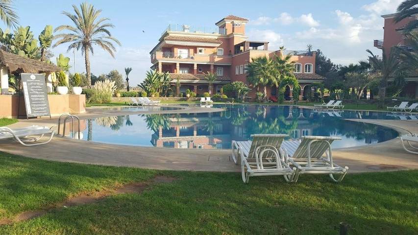 Gîte pour 6 personnes, avec balcon et piscine ainsi que vue sur le lac et vue à Bouznika - 3