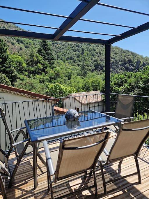 Gîte pour 5 personnes, avec Terrasse et Vue à Asperjoc