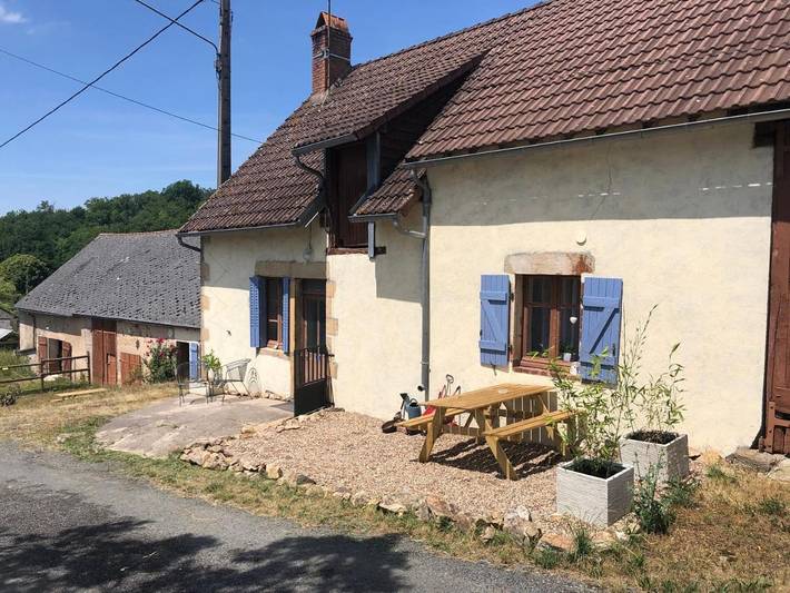 Location de vacances pour 2 personnes, avec piscine ainsi que jardin et vue à Chiddes - 3