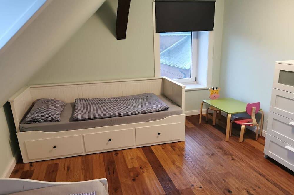 Ferienwohnung in Wyk mit Schwimmbecken in Nordfriesische Inseln (Schleswig-Holstein), Wyk auf Föhr