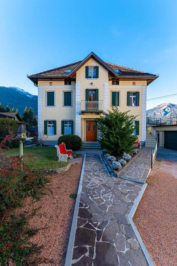 Gîte pour 4 personnes, avec vue et jardin à Ovaro