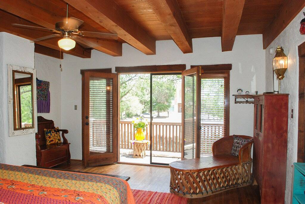 La Posada de Taos 2 Br, 2 Blocks zu Fuß zur Plaza, Authentic Charm & Deck Views in Taos, Taos County