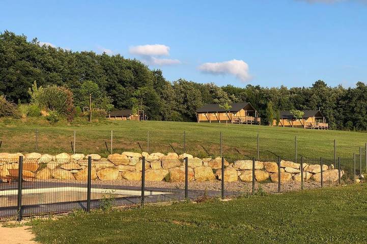 Cottage pour 5 personnes, avec piscine ainsi que jacuzzi et terrasse, animaux acceptés à Saint-Cassien