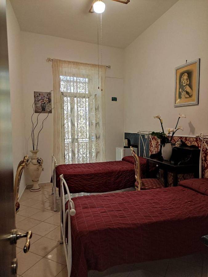 Chambre d’hôte pour 2 personnes, avec balcon, adapté aux familles à Castellammare di Stabia - 3