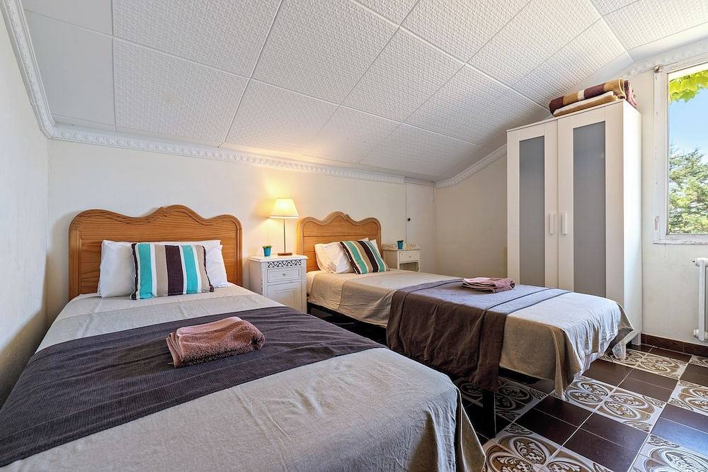 Villa 'Casa Del Vino' con vistas a la montaña, piscina privada y Wi-Fi in Torrellas de Foix, Interior de Barcelona