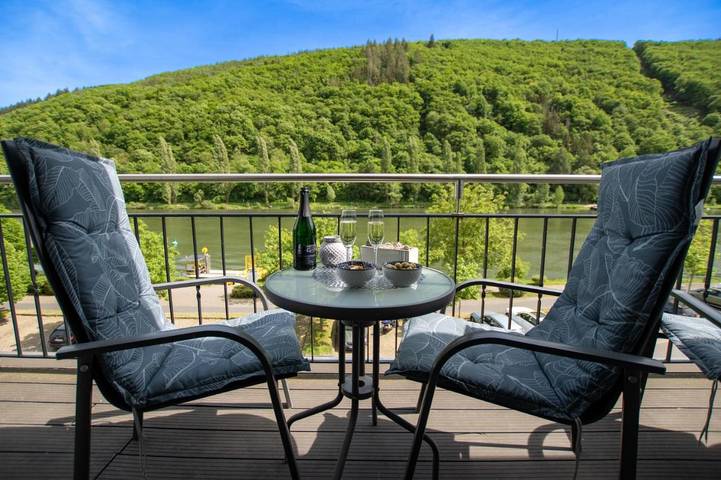 Ferienwohnung für 2 Personen, mit Balkon und Ausblick in Klotten