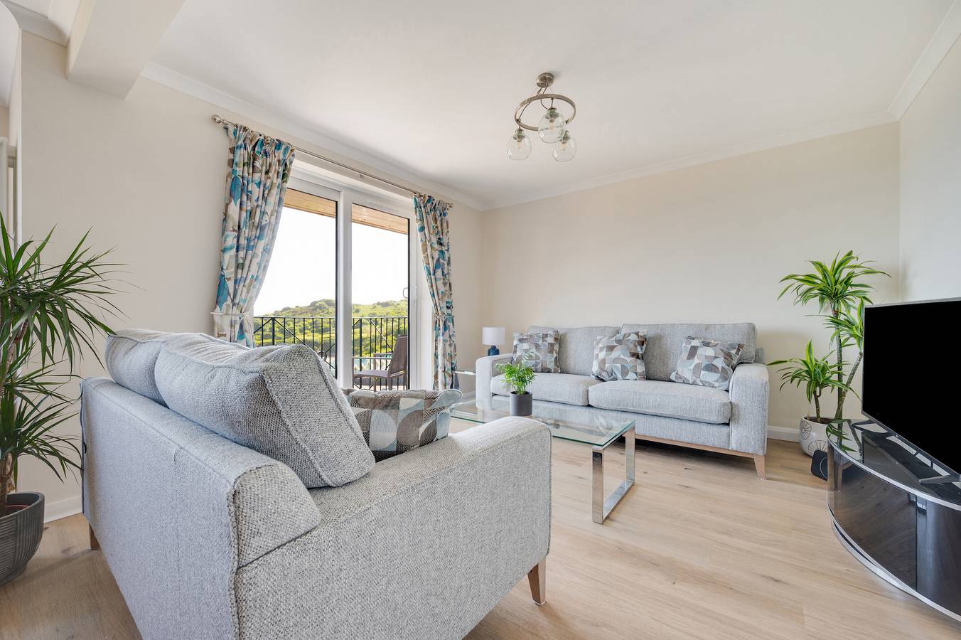 Entire apartment, Crawshay Court, Langland in Swansea region