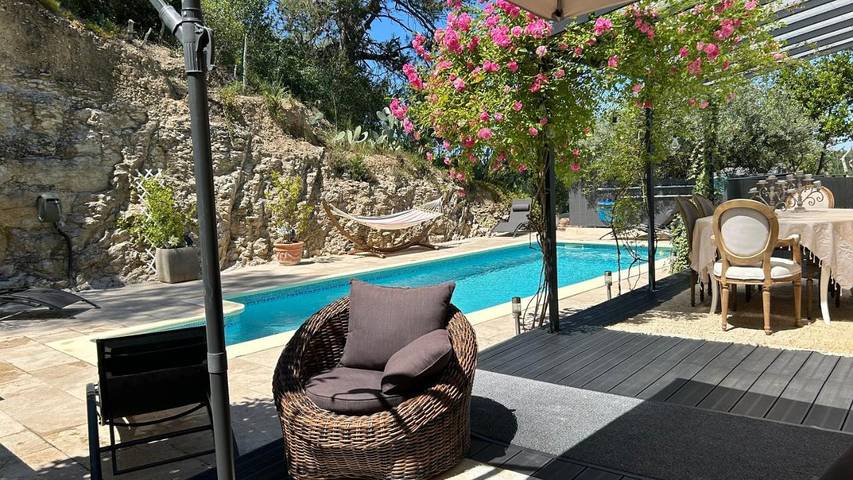 Appartement de vacances pour 2 personnes, avec sauna et jacuzzi ainsi que jardin et piscine