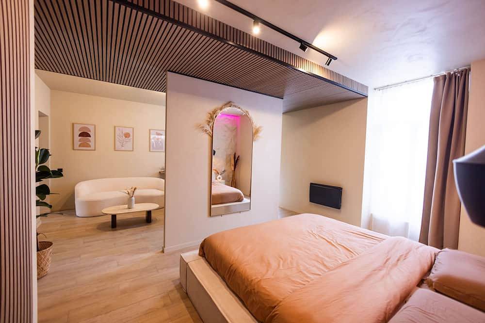 Entire apartment, Harmony Room Romantic Suite with Jacuzzi in Angers, Angers region