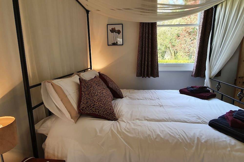Hinton Lodge - Petit 'cottage' anglais du début du siècle très bien aménagé in Wiltshire