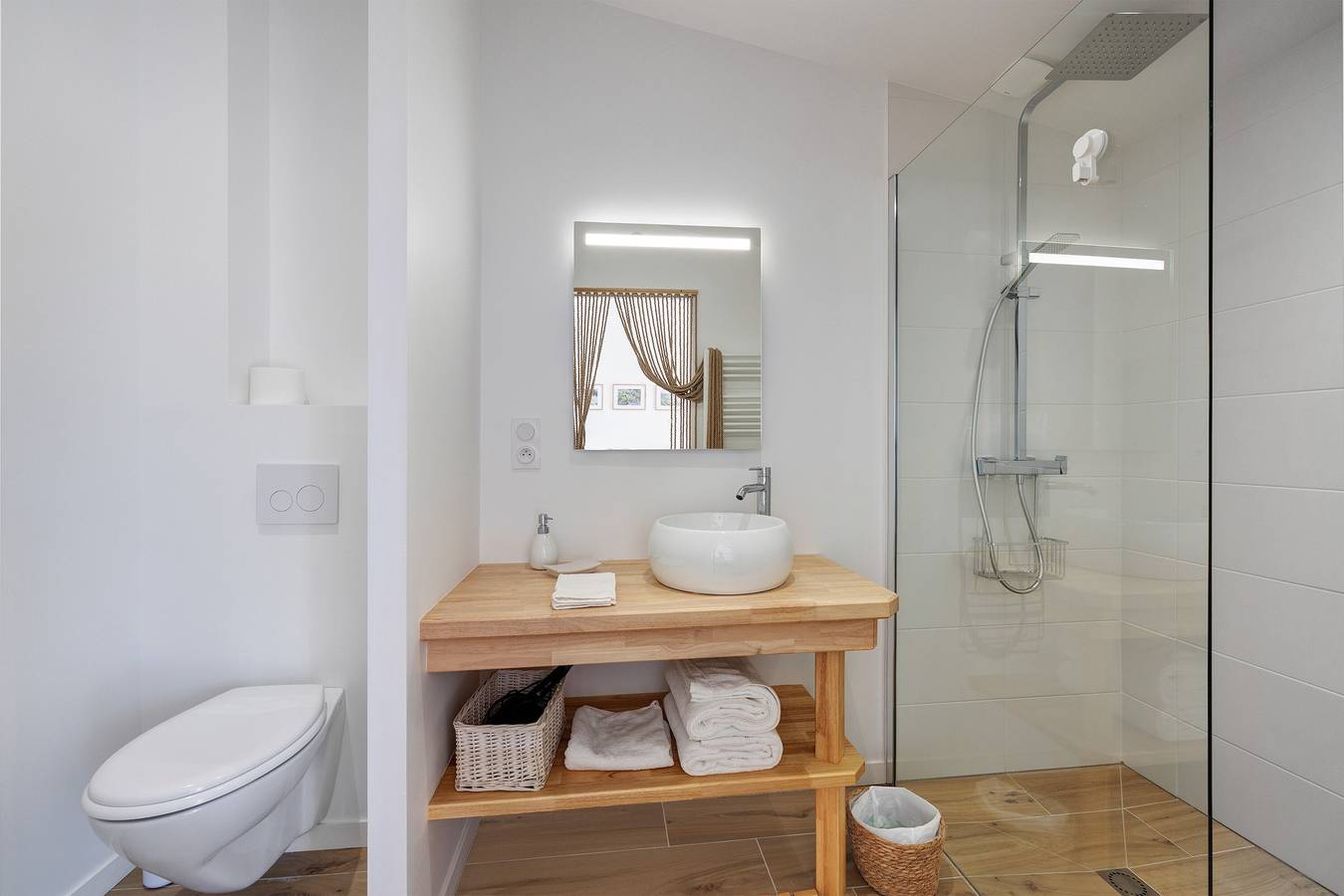 Gästezimmer À L'orée Des Bois „Chambre Flower“ mit privater Terrasse, Garten & Wlan in La Gaubretière, Loire-Tal