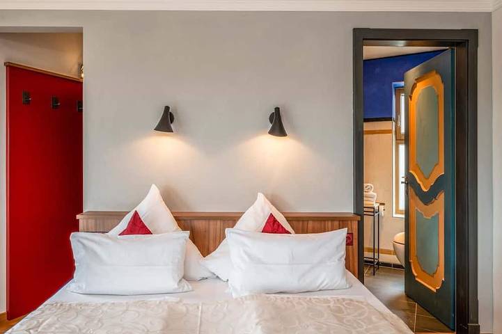 Ganze Wohnung, See-Lodge, 54 qm Erdgeschoss, kombinierter Wohn-/Schlafraum in Bad Endorf, Chiemsee