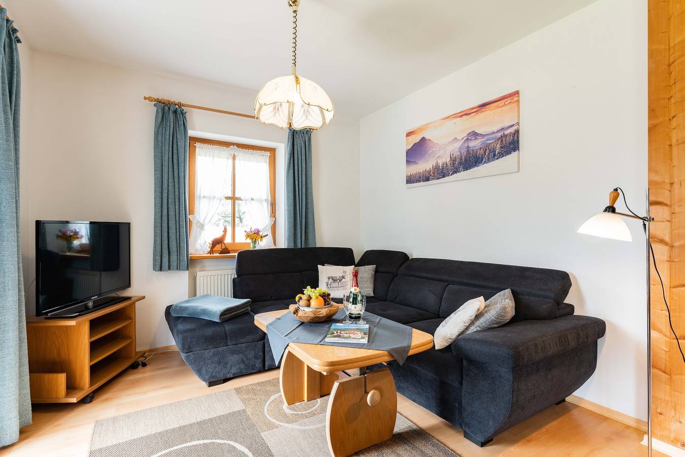 Ganze Ferienwohnung, Ferienwohnungen Haus Wiesengrund - Ferienwohnung Iv zwei separate Schlafzimmer, 2 Bäder Du/Wc, Süd-Balkon, 75 qm in Aschau (Chiemgau), Aschau im Chiemgau