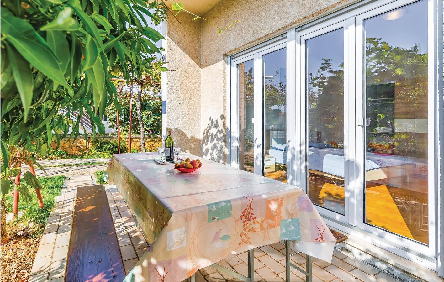 Ganze Ferienwohnung, Gemütliche Erdgeschosswohnung mit Terrasse, 2,5 km vom Strand entfernt in Valbandon, Südküste Istrien