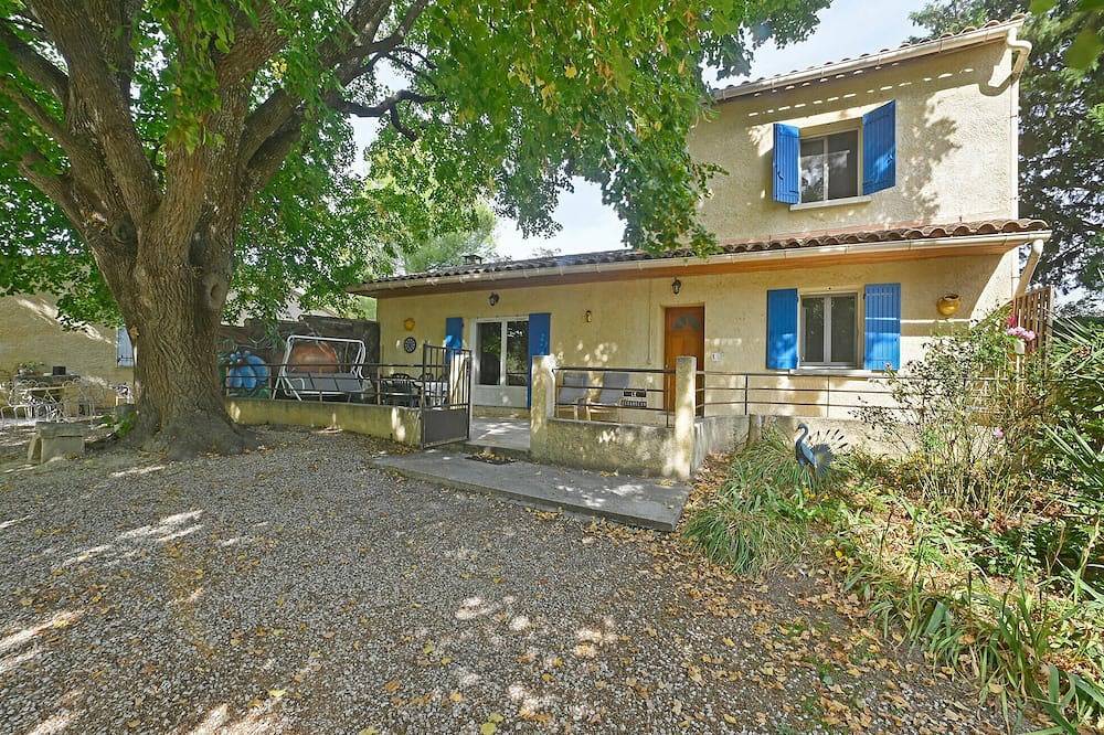 3 bedroom nice home in Mazan in Mazan, Parc naturel régional du Mont-Ventoux