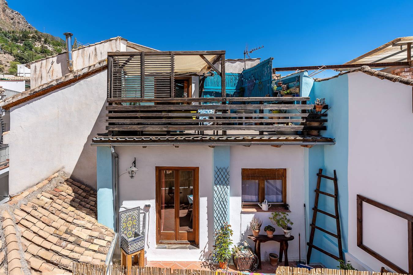 Casa de vacaciones 'La Lechuga Azul' con vistas a la montaña, terraza privada y Wi-Fi in Entorno de Sierra Nevada, Güejar Sierra
