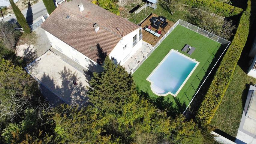 Villa voor 14 personen, with tuin and uitzicht as well as zwembad, kindvriendelijk in Vallon-Pont-d'Arc