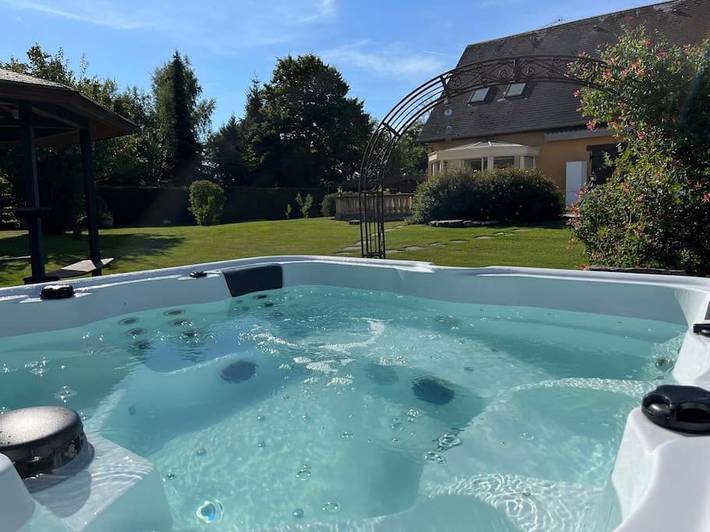 Gîte pour 12 personnes, avec sauna ainsi que jacuzzi et jardin dans Cempuis