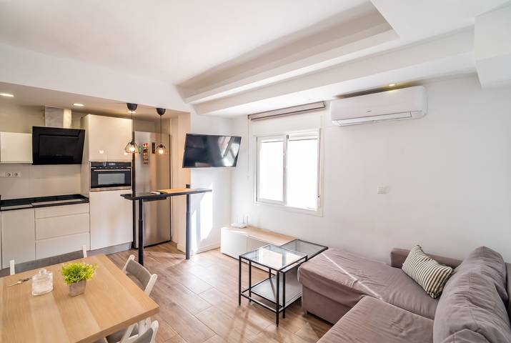 Entire apartment, Cubo's Espronceda Malaga Apartment in Carretera de Cádiz, Malaga