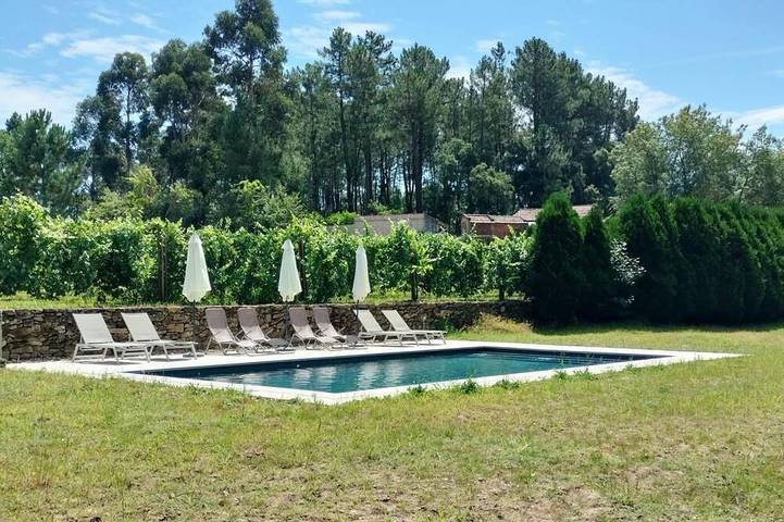 Gîte pour 4 personnes, avec balcon ainsi que piscine et jardin