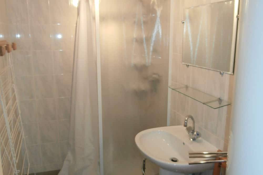 Entire apartment, Just 5 minutes from the Domaine des Sybelles! Fully equipped apartment with view. in Saint-Colomban-des-Villards, Saint-Jean-de-Maurienne region