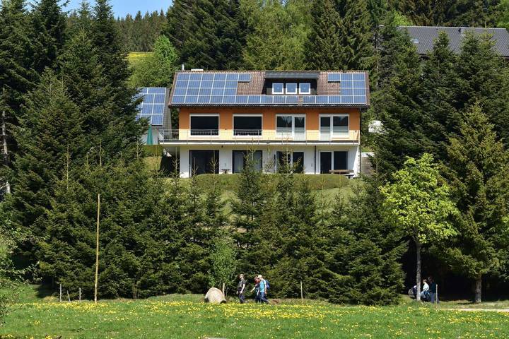 Entire apartment, Apartment Tanne – Opposite Ski Lift with Private Terrace, Garden, and Green Views in Schönwald im Schwarzwald, Southern Black Forest