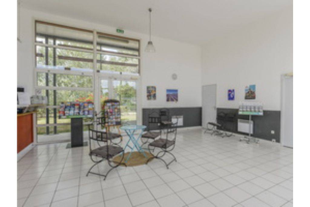 Appartement entier, Sun Hols Les Rives du Lac M4D8  in Saint-Saturnin-lès-Avignon, Vaucluse