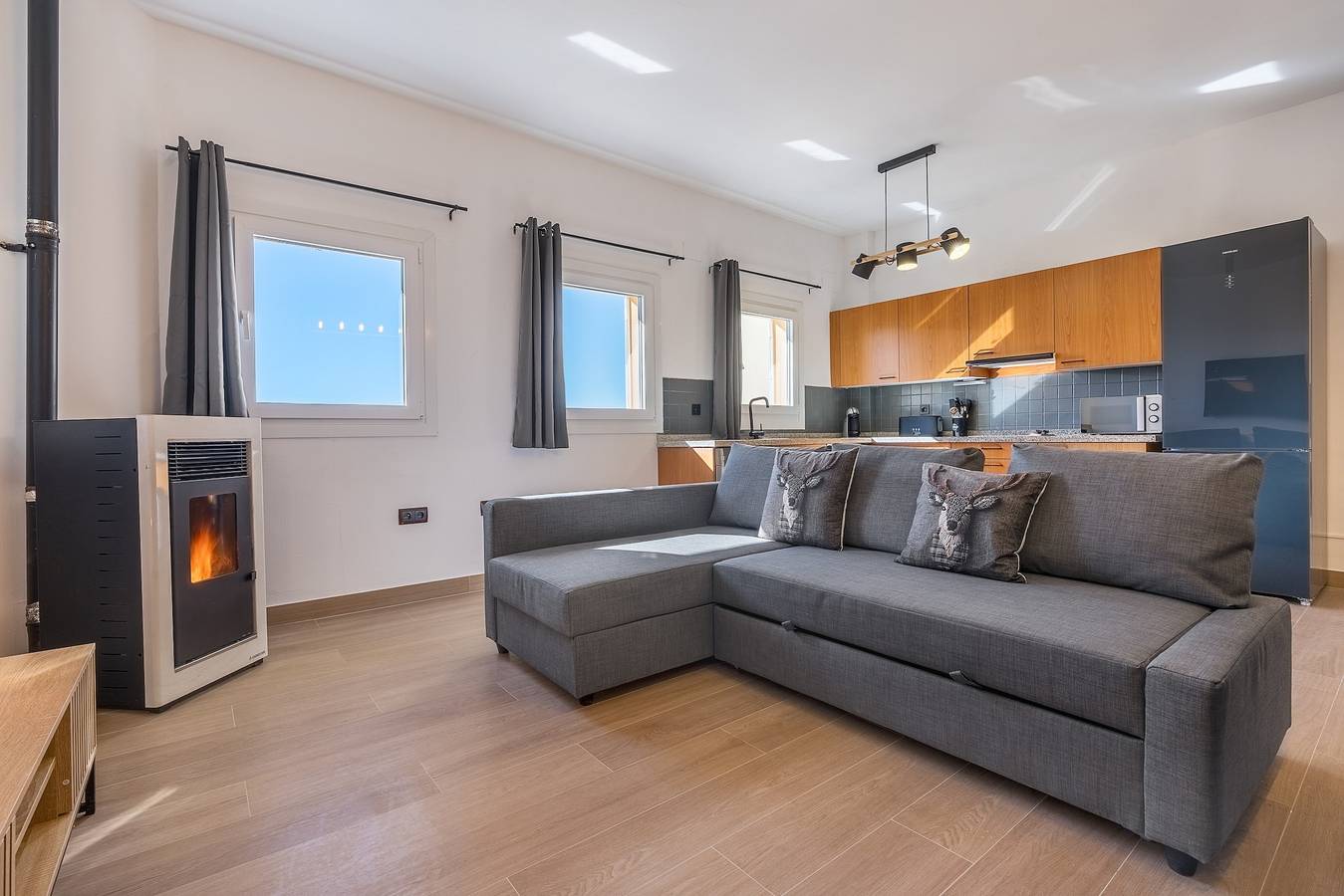 Entire apartment, Apartment '42A' with Mountain Views, Private Terrace and Wi-Fi in Sierra Nevada Ski Resort, Monachil