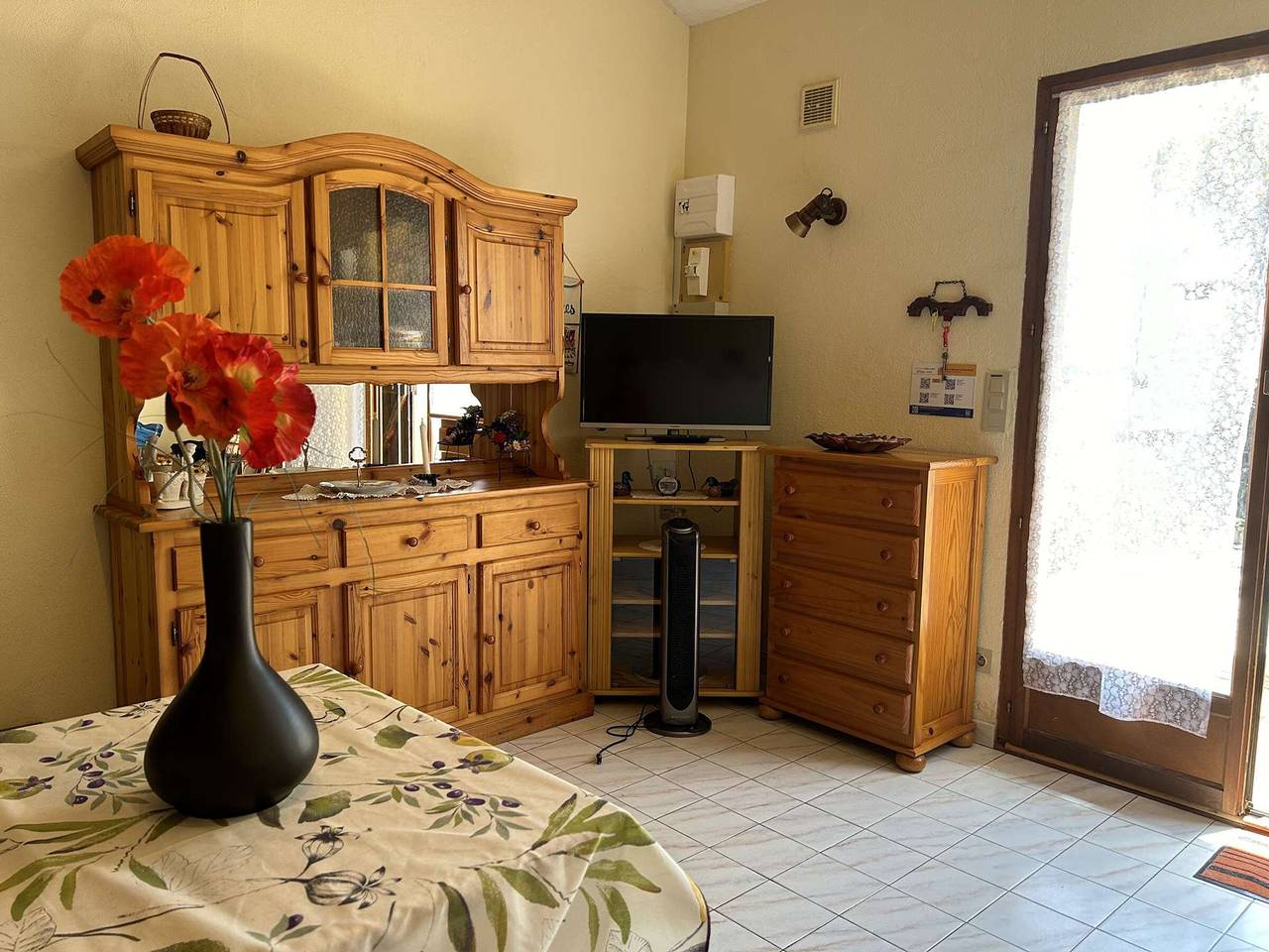 Gemütliches Ferienhaus in Strandnähe, 4 Zimmer, 8 Personen, Terrasse, Parkplatz in Saint Pierre la Mer, Fleury