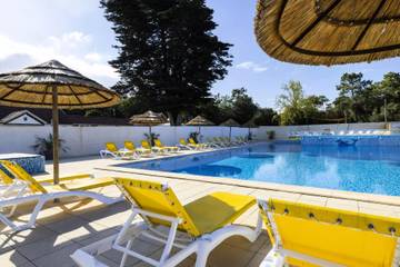 Camping für 4 Personen, mit Terrasse und Pool in Saint-Jean-de-Monts