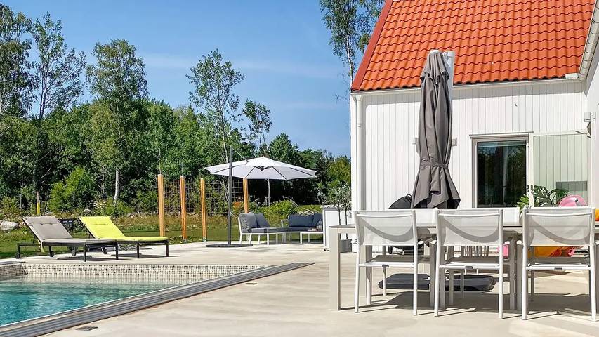 Ferienhaus für 13 Personen, mit Pool und Garten