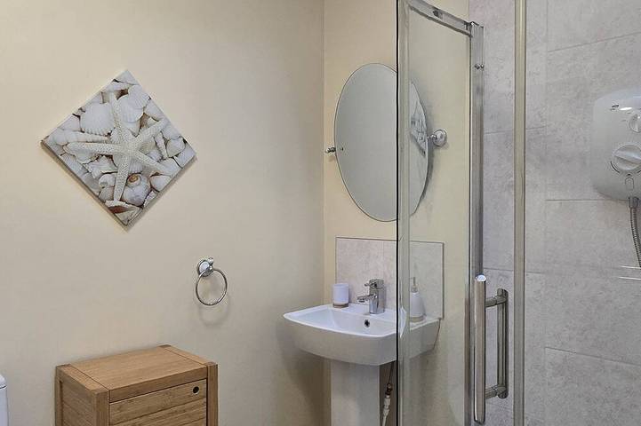 Ganze Wohnung, Apartment-Balkon-Eigenes Badezimmer-3 in Carrickfergus, Grafschaft Antrim
