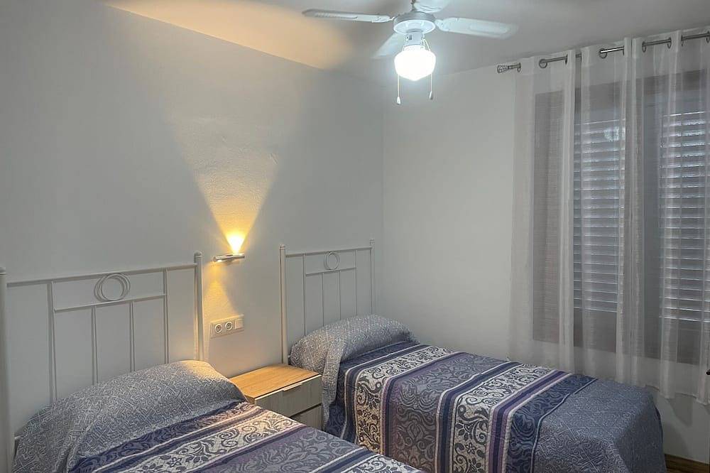 Charmant Villa Pour 6 Personnes A 300m De La Plage, Calafat, Wifi in Calafat, Costa Dorada