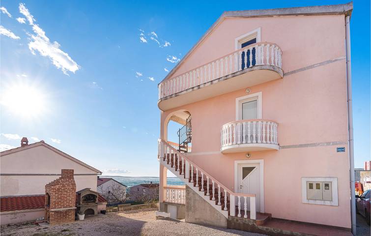 Appartement de vacances pour 4 personnes, avec Terrasse et Jardin à Rtina