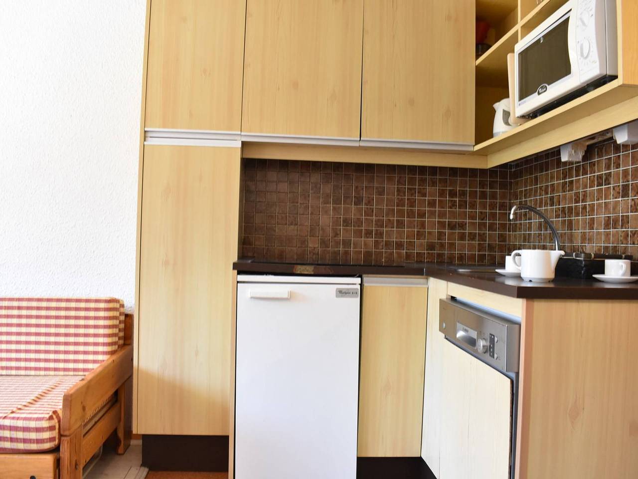 Entire apartment, Cozy 2-Room Apartment for 4, Near Slopes and Shops, Free Shuttle, Meribel in Les Allues, Les Trois Vallées