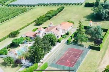 Cottage pour 17 personnes, avec jardin et terrasse ainsi que piscine et vue à Loriol-sur-Drôme