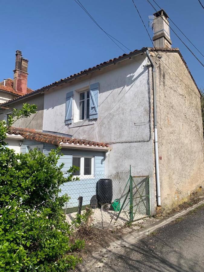 Gîte pour 4 personnes, avec terrasse à Brettes